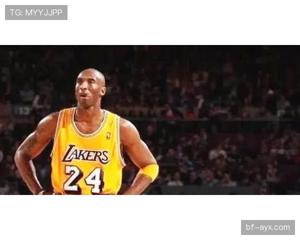 科比凌晨四点的豪宅车库，停着七辆超跑却只穿一件旧训练服